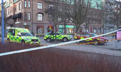 Polícia sueca fecha o entorno de local do atentado com uma faca (03.mar.2021)