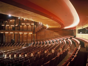 Plateia vazia de teatro na zona sul de São Paulo