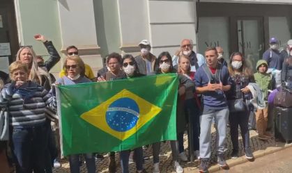 Brasileiros retidos em Portugal pedem repatriação