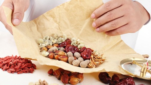 China aprovou 3 produtos da medicina tradicional para ajudar a tratar Covid-19