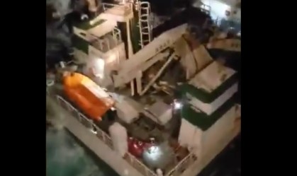 Incêndio atingiu o navio com tripulação de 30 pessoas