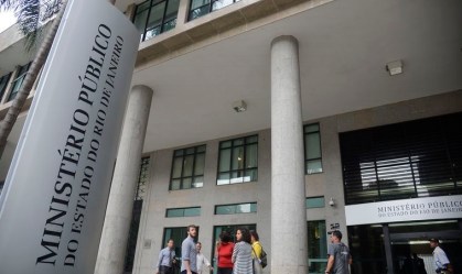 Policial civil suspeito de fraudar seguros de veículos é preso no Rio