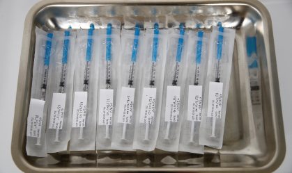 Doses de vacina da Moderna contra Covid-19 em hospital francês