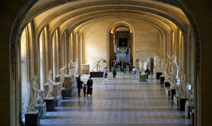Décadas após roubo, armadura do século 16 é devolvida ao Louvre