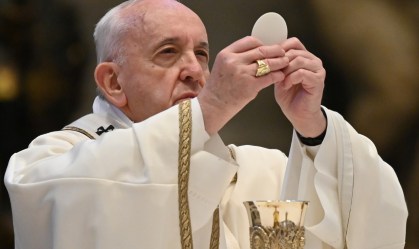 O Papa Francisco celebra a missa de Páscoa sem a presença de fiéis  (12/04/2020)