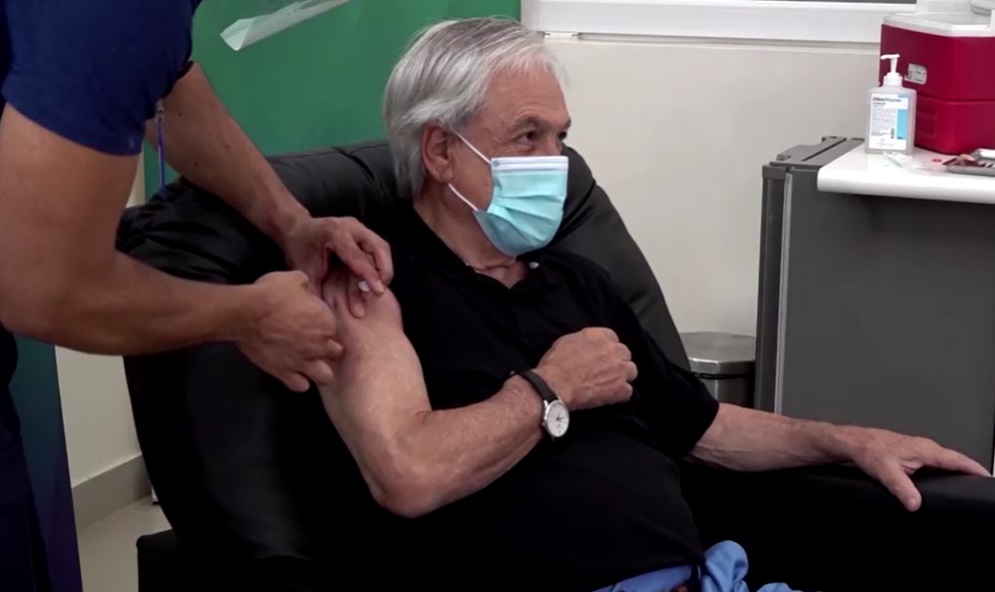 Sebastián Piñera, presidente do Chile, recebe dose de vacina contra a Covid-19