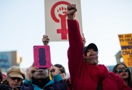 Efeitos da pandemia sobre mulheres podem atrasar luta por equidade