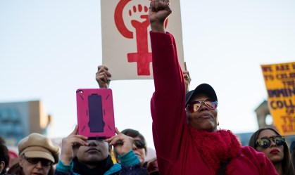 Efeitos da pandemia sobre mulheres podem atrasar luta por equidade