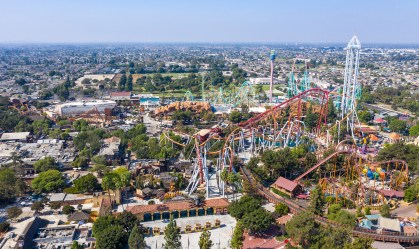 Califórnia permitirá reabertura de parques temáticos e casas de shows em abril