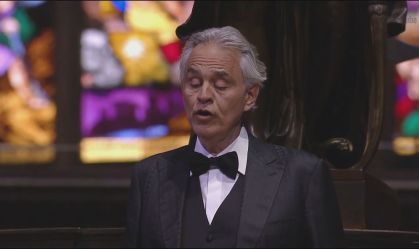Em meio à pandemia do coronavírus, Andrea Bocelli faz live como pedido de oração
