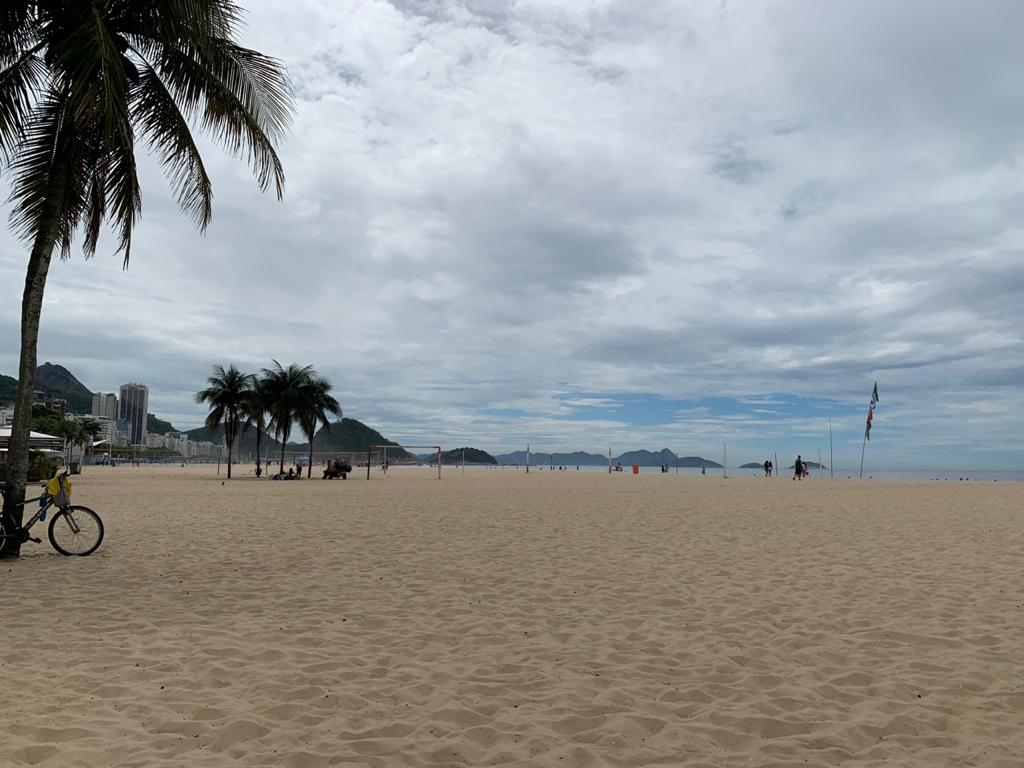 Rio tem quiosques fechados e ausência de ambulantes