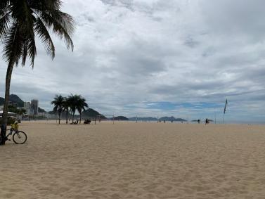 Rio tem quiosques fechados e ausência de ambulantes