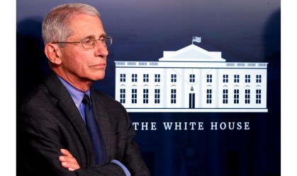 Conselheiro de Trump afirma que ter começado isolamento antes teria salvo vidas