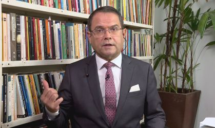 Rezende: A cada mês, vemos Bolsonaro incorporar mais um militar ao governo