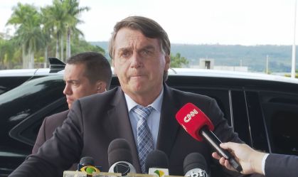 Waack: Bolsonaro parece lutar sozinho contra medidas restritivas essenciais