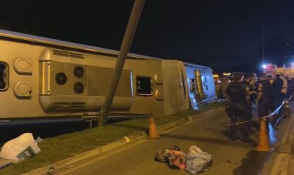 Ônibus do BRT tomba e deixa pelo menos um morto e 30 feridos no Rio