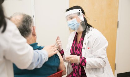 Vacina contra Covid-19 pode ter poupado 16 mil idosos no Brasil, aponta pesquisa