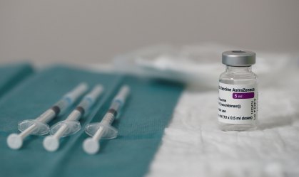 Bélgica interrompe vacinação com AstraZeneca em pessoas com 55 anos ou menos