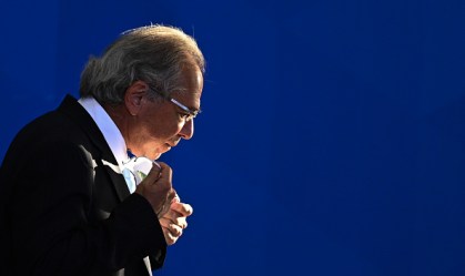 Ao FMI, Guedes pede ajuda com distribuição de vacinas entre países
