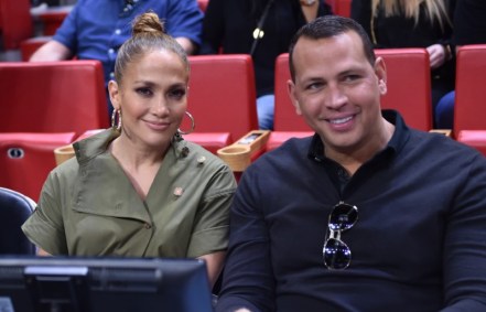 Jennifer López e Alex Rodríguez em jogo da NBA 
