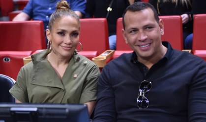 Jennifer López e Alex Rodríguez em jogo da NBA 