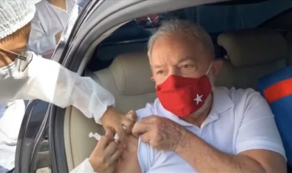 Ex-presidente Lula é vacinado em São Bernardo do Campo