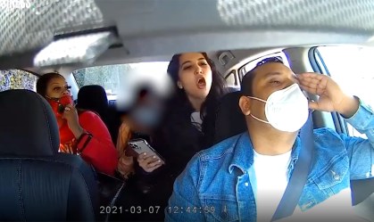 Mulher arranca máscara e tosse em motorista de Uber na Califórnia