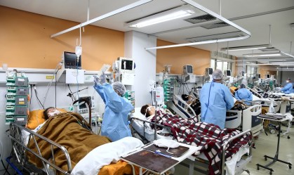 Mundo teve mais casos de Covid-19 em duas semanas do que em 6 meses, diz OMS