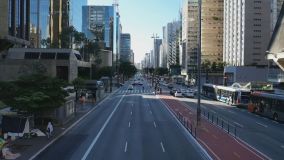 Avenida Paulista no primeiro dia da &quot;fase emergencial&quot; do plano SP