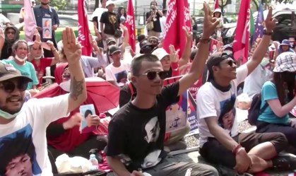 Líderes de protestos na Tailândia são julgados por insultos ao rei