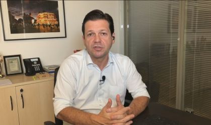 Prefeito de Recife diz que monitora aglomerações por meio de celulares