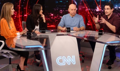 CNN Tonight, apresentado por Mari Palma, Gabriela Prioli e Leandro Karnal