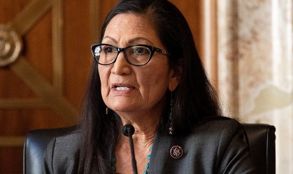 Deb Haaland em comitê do Senado dos EUA 23/2/2021