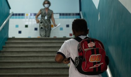 Aulas presenciais são retomadas na Escola Municipal Suíça, na Penha, na zona nor