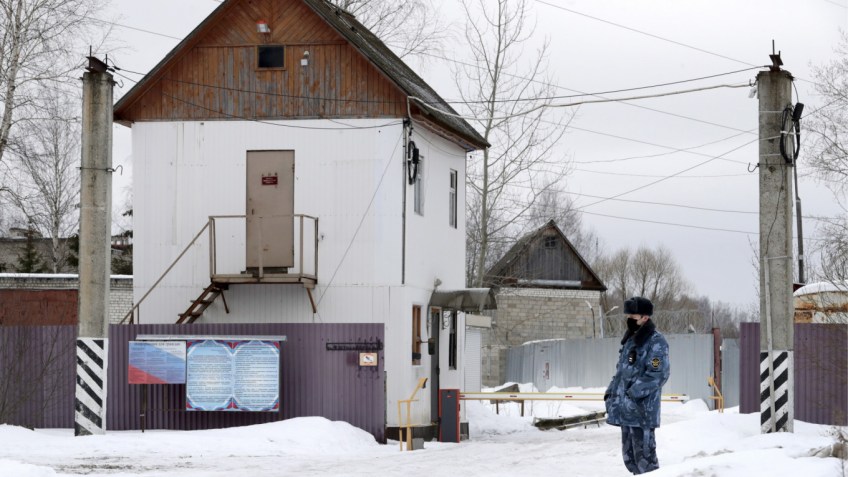 Colônia Penal Nº2, onde Navalny está detido, é conhecida por manter restrições extremas / Foto: TASS