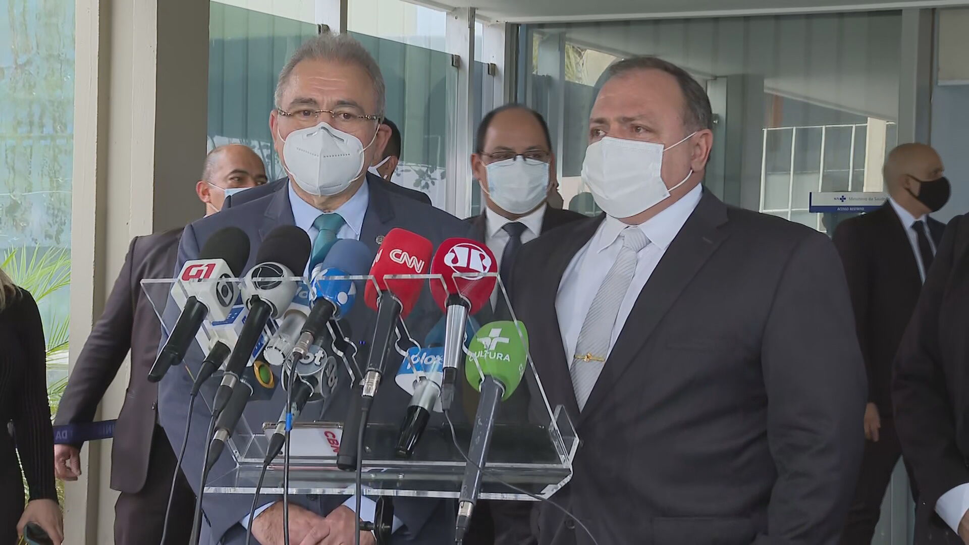 Marcelo Queiroga e Eduardo Pazuello (16.mar.2021)