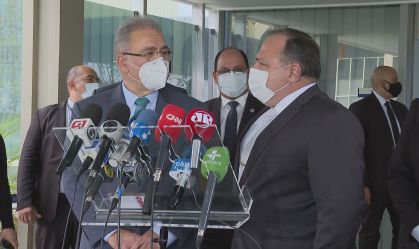 Transição no Ministério da Saúde atrasa reunião com EUA sobre doação de vacinas