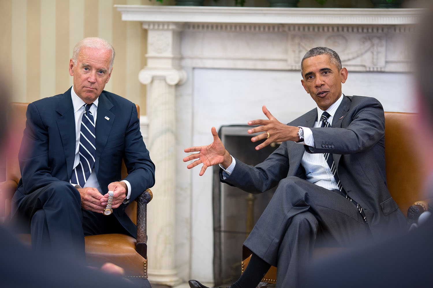 Joe Biden (E) e Barack Obama durante reunião no Salão Oval da Casa Branca / Foto: Pete Souza - 27.ago.2014/ Casa Branca