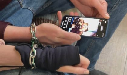 Casal ucraniano se algema para apaziguar a relação