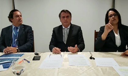Bolsonaro diz que Pazuello deixa o cargo de ministro da Saúde nesta sexta