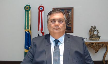 'Presidente pode e deve ligar para o mundo pedindo socorro', diz Flávio Dino