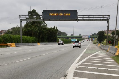 Governo de SP anunciou medidas para desestimular viagens ao litoral do estado