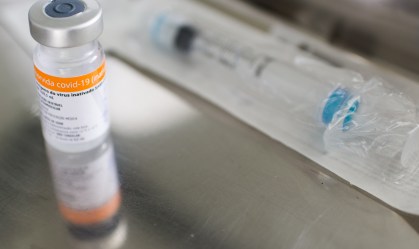 Frasco com Coronavac, vacina contra Covid-19