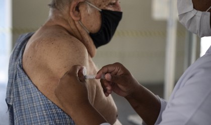 Rio prevê que todos idosos com 60 anos ou mais receberão 1ª dose esta semana