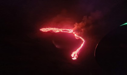 Vulcão entra em erupção no sudoeste da Islândia