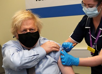 Premiê britânico recebe vacina da Oxford/AstraZeneca em Londres 19/3/2021