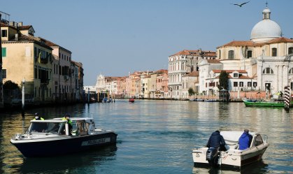 Polícia italiana multou 42 mil pessoas por quebrarem isolamento durante a Páscoa