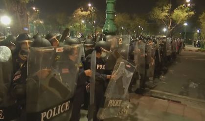 Protesto na Tailândia termina com prisões e violência