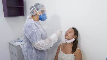 Número de testes da Covid diminuiu entre dezembro de 2020 e fevereiro de 2021