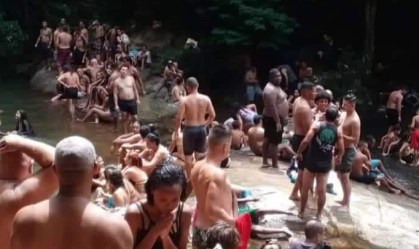 Cachoeira em Campo Grande, no Rio, neste domingo (21)